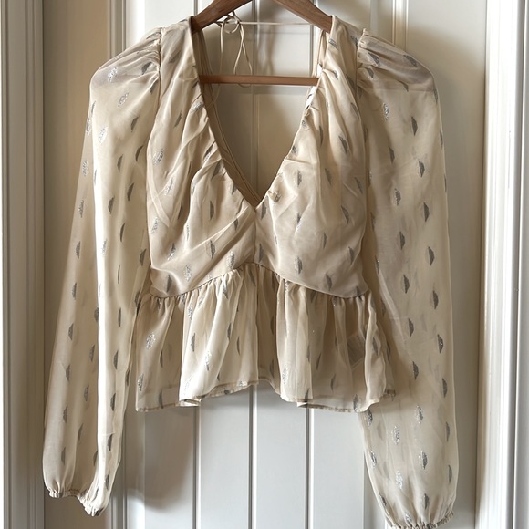 H&M cream silver jacquard pattern peplum blouse, size small - Picture 3 of 11